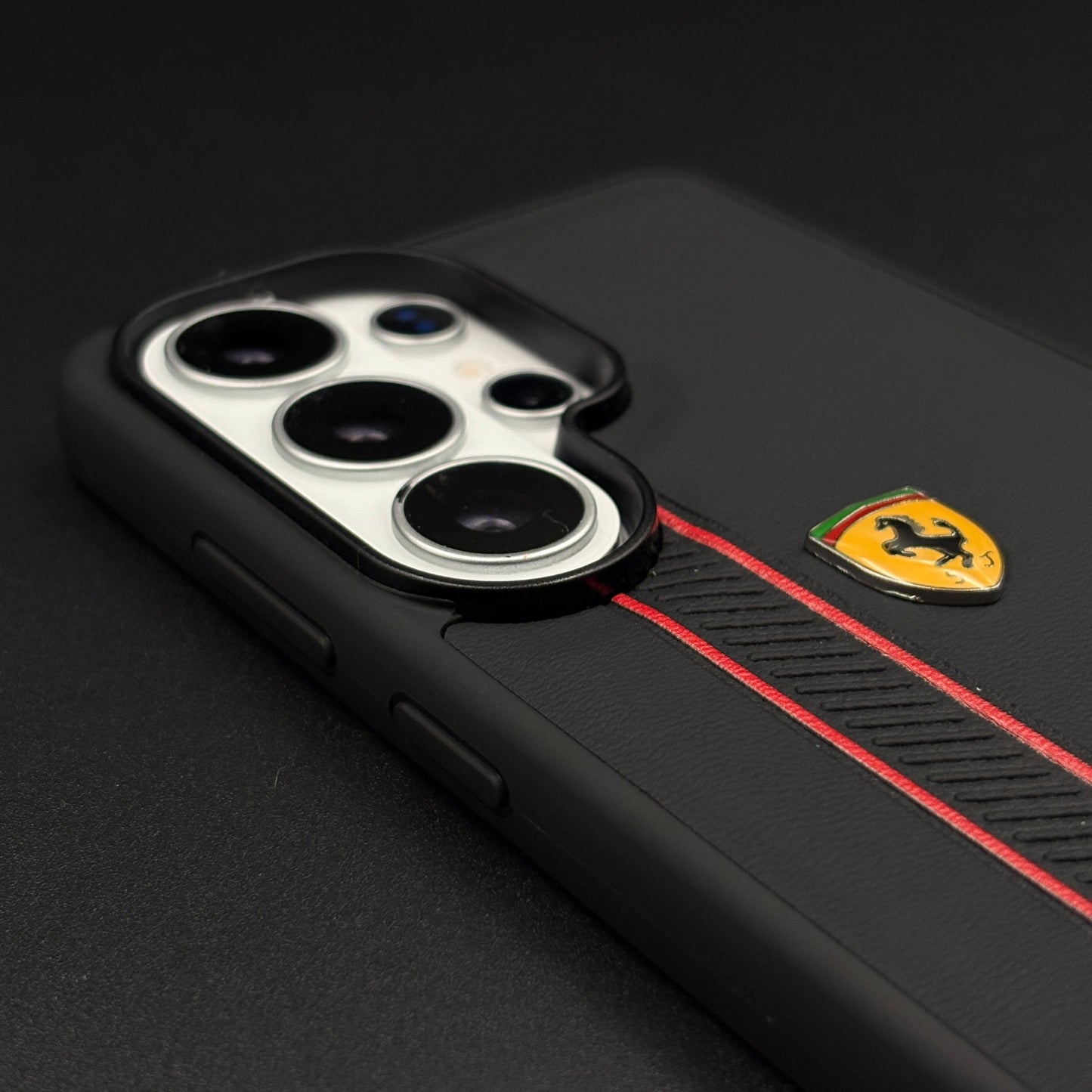Luxury Sports Car FR Racing Red Stripe Case for Samsung Galaxy S26 Ultra with Bold Black-and-Red Motorsport Finish