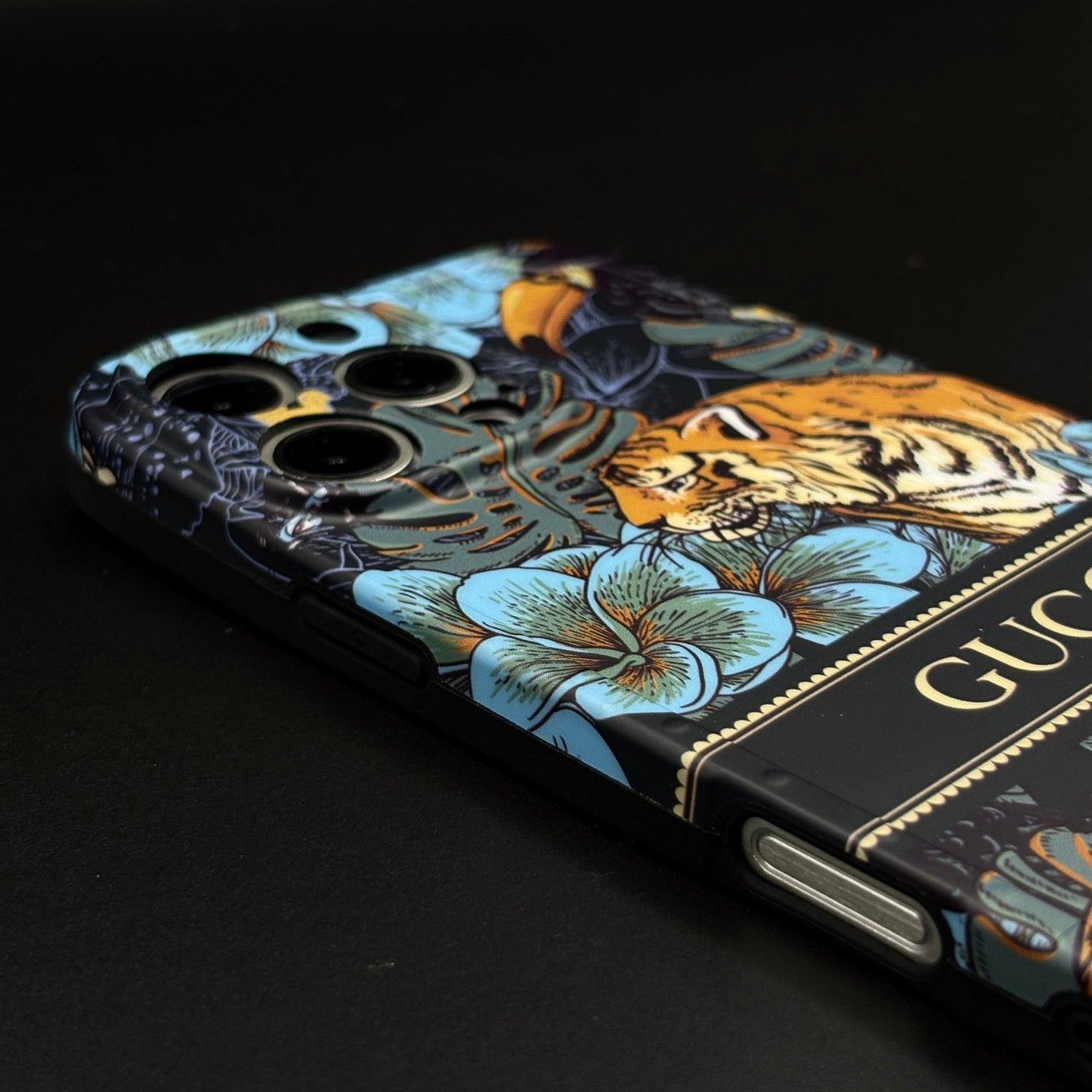 iPhone 15 Series Luxury GG Tiger Design Camera Protection Case Cover