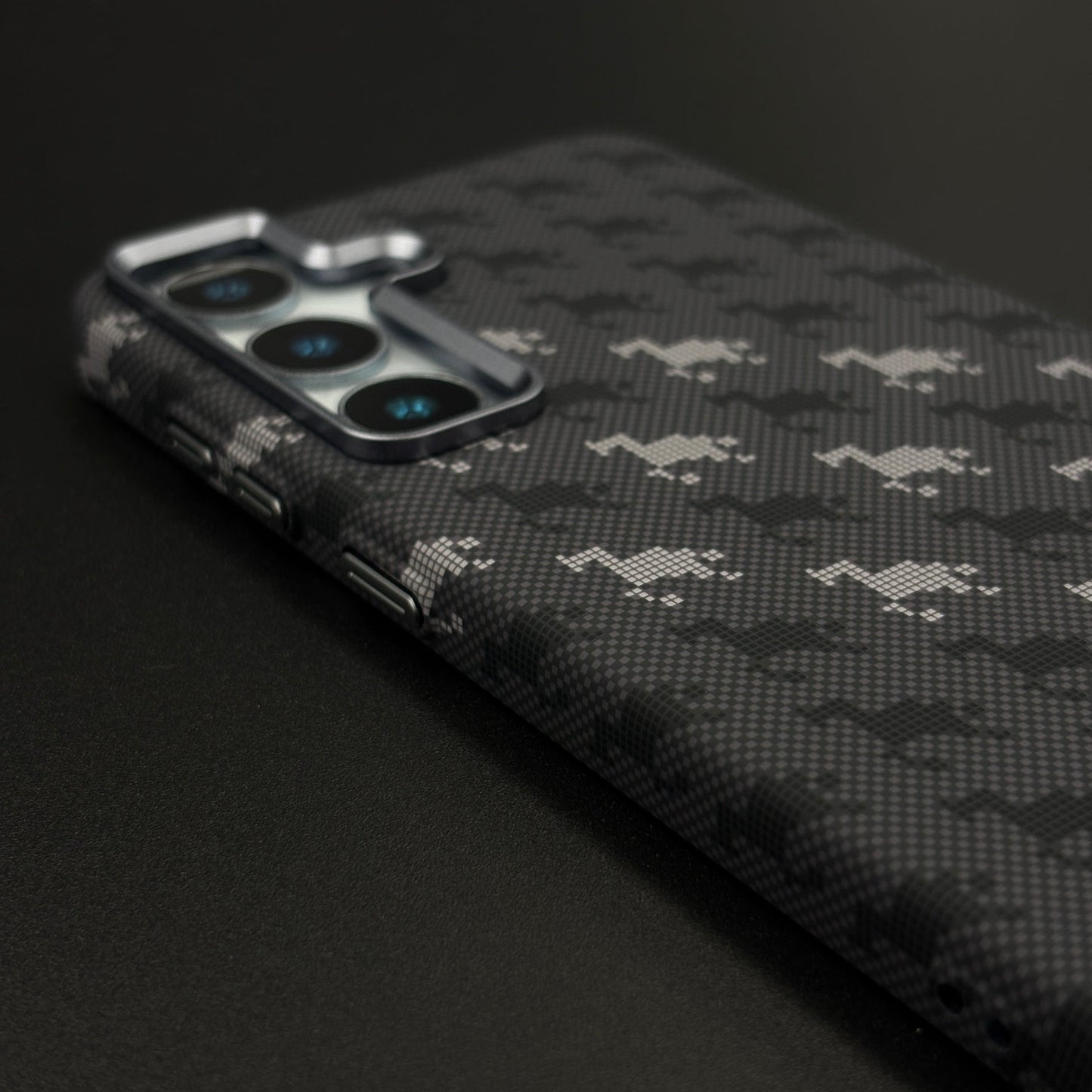 Grid Luxe Carbon Fibre Hidden MagSafe Case for Samsung Galaxy S24 | S25