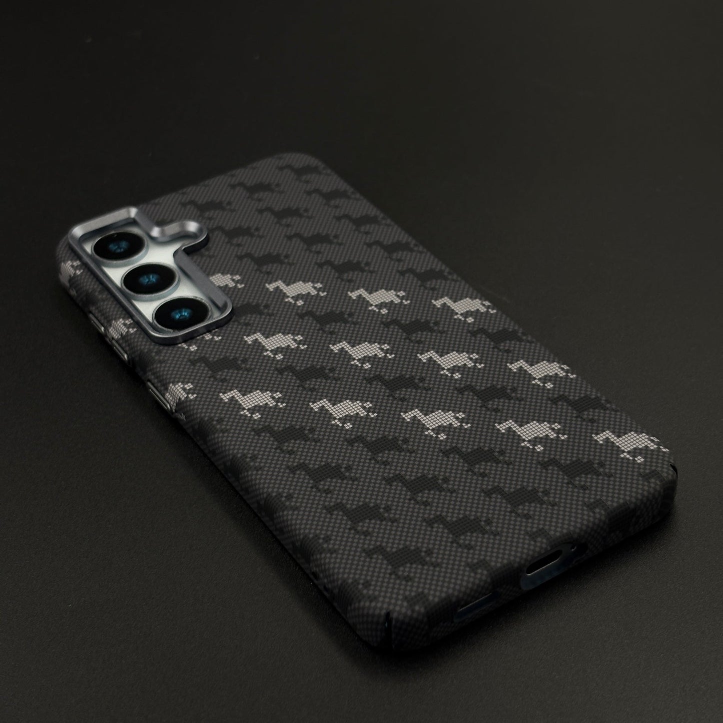 Grid Luxe Carbon Fibre Hidden MagSafe Case for Samsung Galaxy S24 | S25