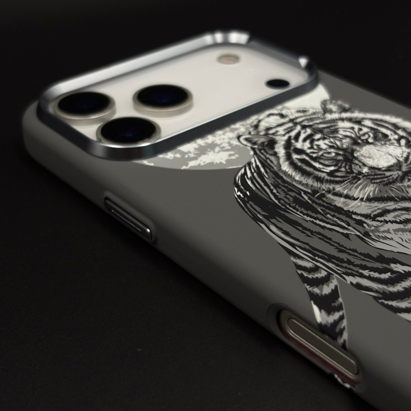 Aramid Texture Case Moonlit Tiger Prowl for iPhone 17 Series Carbon Fibre Feel | Hidden MagSafe | Ultra Slim Fit