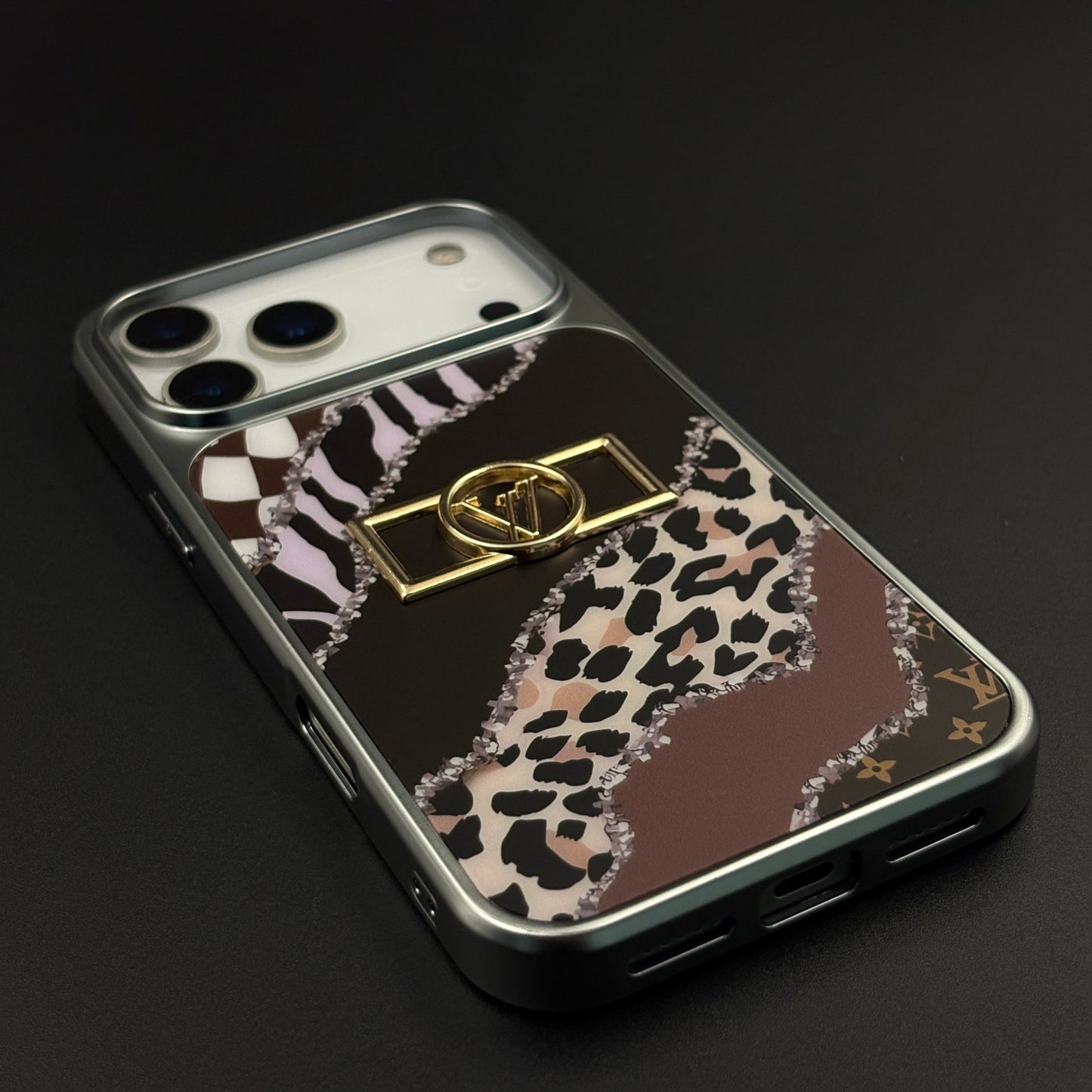 Luxury Fashion Brand Animal Inspired Case with Metallic Emblem for iPhone 17 Series