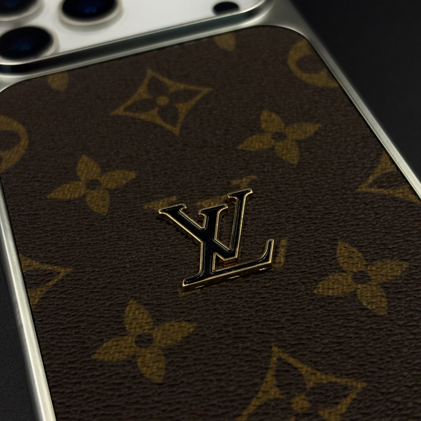 Luxury Fashion Brand Leather-Texture Case with Metallic Logo for iPhone 17 Series
