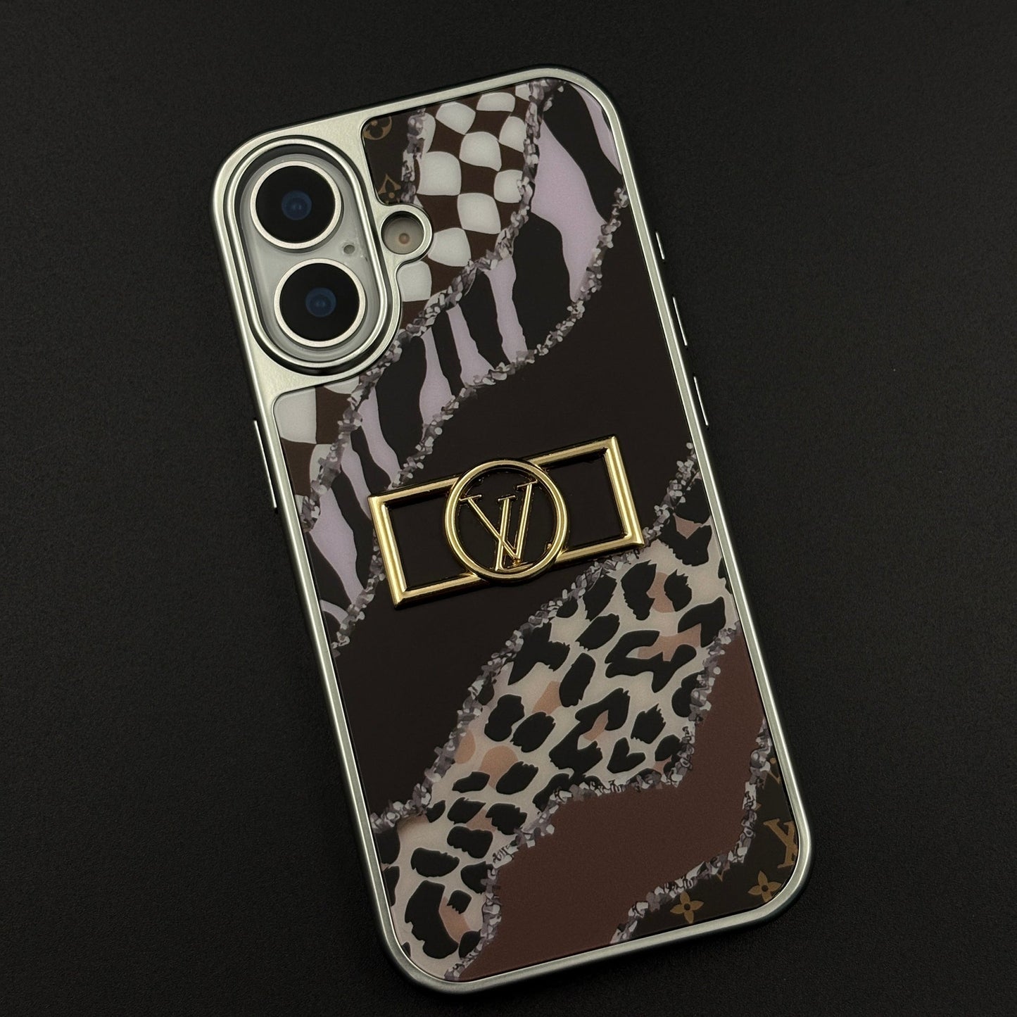 Luxury Fashion Brand Animal Inspired Case with Metallic Emblem for iPhone 17