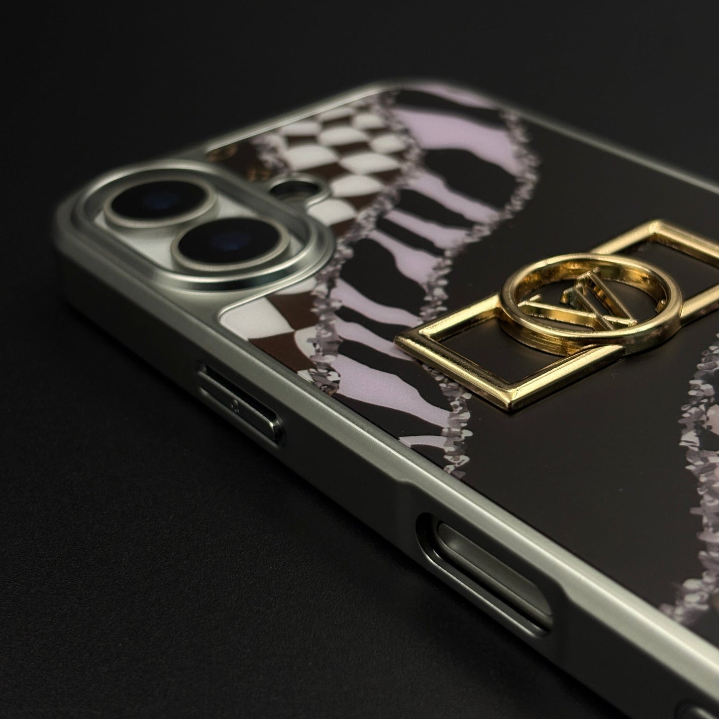 Luxury Fashion Brand Animal Inspired Case with Metallic Emblem for iPhone 17