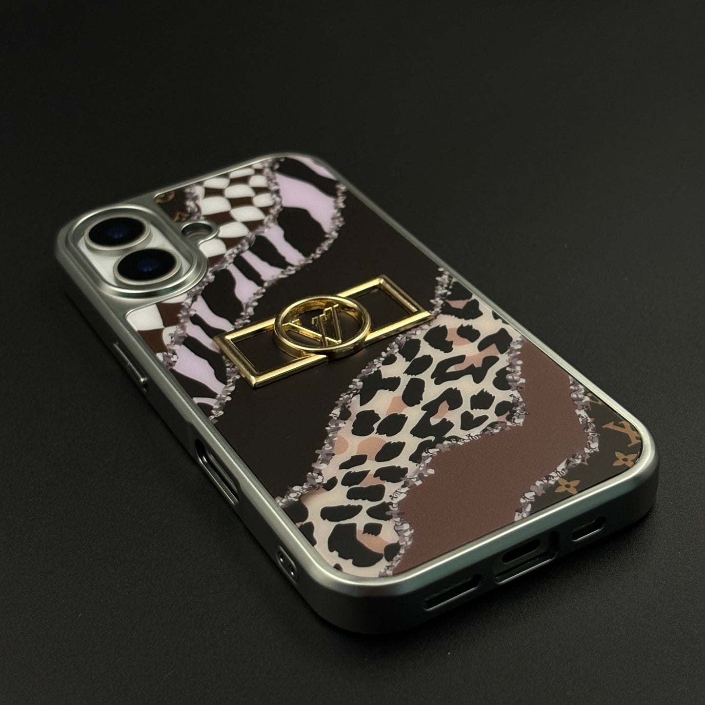 Luxury Fashion Brand Animal Inspired Case with Metallic Emblem for iPhone 17