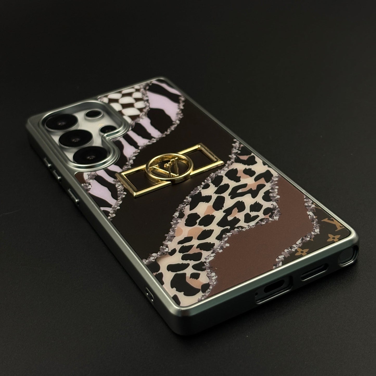 Luxury Fashion Brand Animal Inspired Case with Metallic Emblem for Samsung Galaxy S25 Ultra