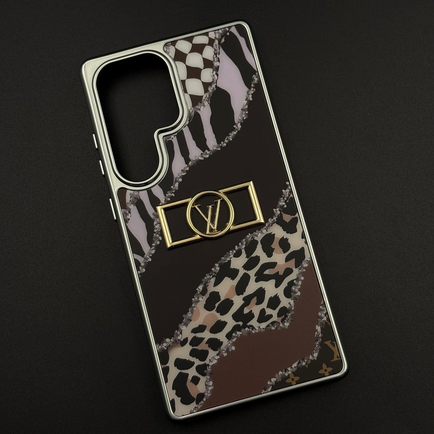 Luxury Fashion Brand Animal Inspired Case with Metallic Emblem for Samsung Galaxy S25 Ultra