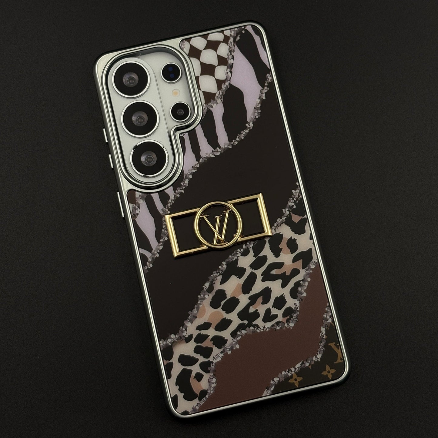 Luxury Fashion Brand Animal Inspired Case with Metallic Emblem for Samsung Galaxy S26 Ultra