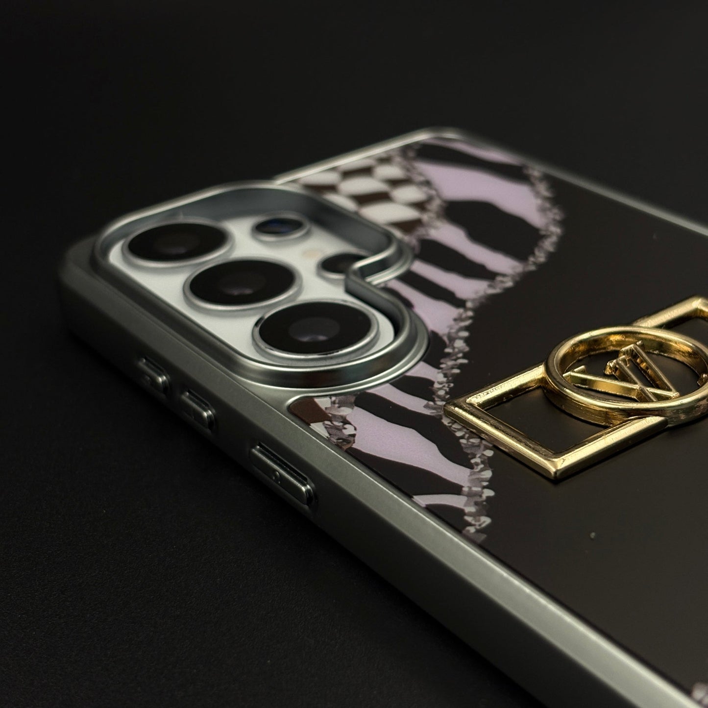 Luxury Fashion Brand Animal Inspired Case with Metallic Emblem for Samsung Galaxy S26 Ultra