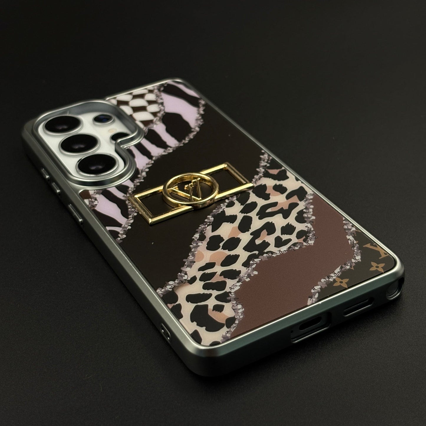 Luxury Fashion Brand Animal Inspired Case with Metallic Emblem for Samsung Galaxy S26 Ultra