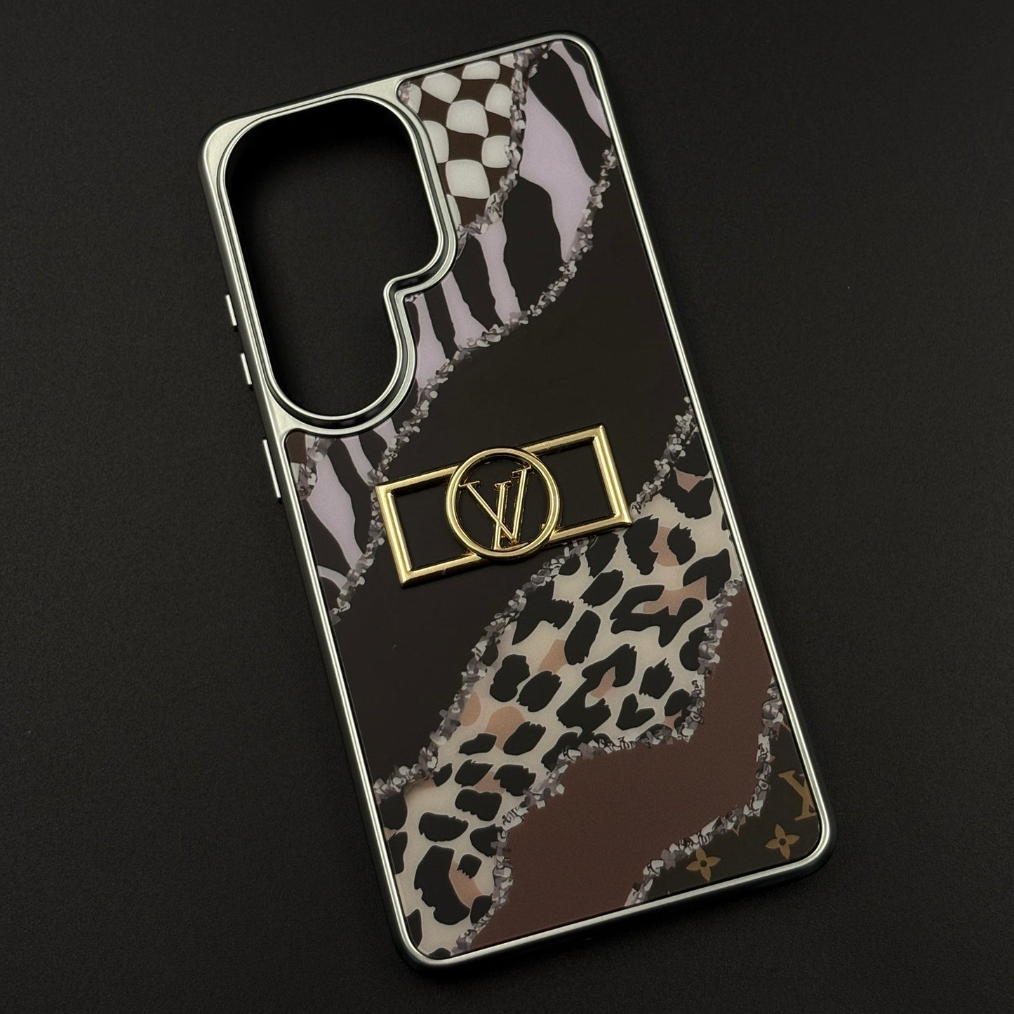 Luxury Fashion Brand Animal Inspired Case with Metallic Emblem for Samsung Galaxy S26 Ultra