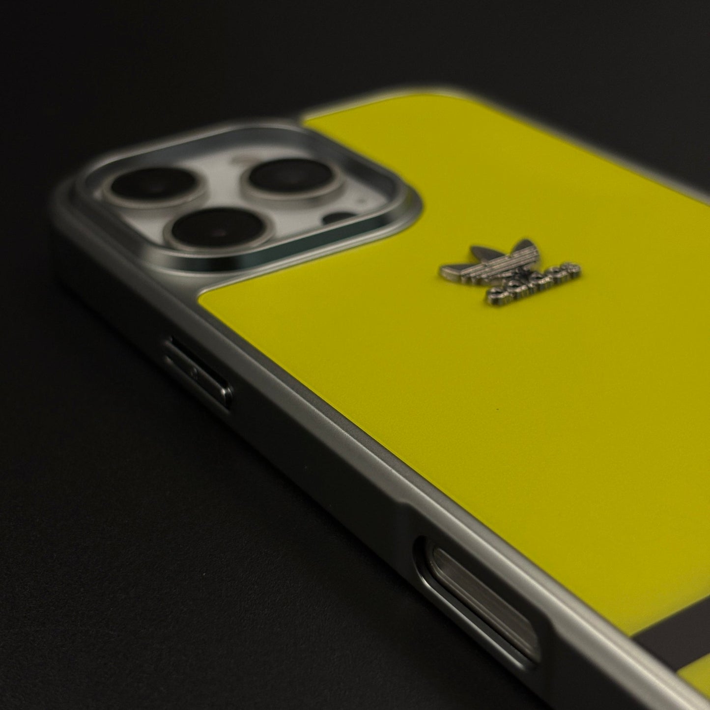 Luxury Sport Brand Style Metal Frame Yellow Stripe Case for iPhone 16 Pro Max