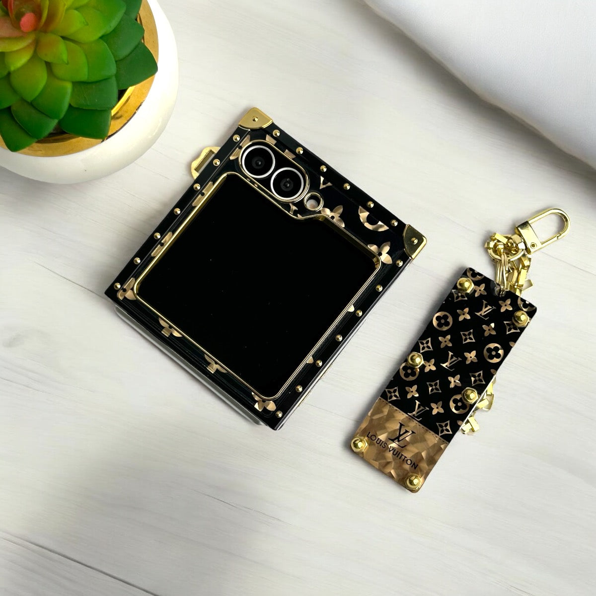 Samsung Galaxy Z Flip 7 FE Luxury Trunk Case With Chain