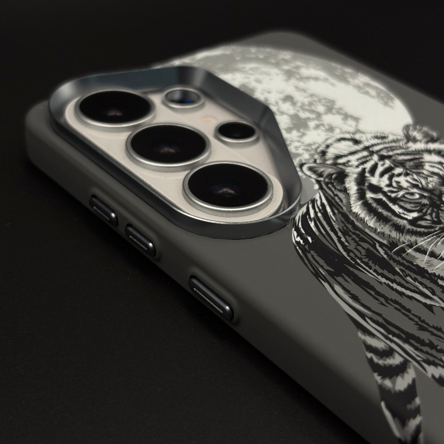Moonlit Tiger Carbon Fibre Hidden MagSafe Mobile Case Cover for Samsung Galaxy S26 Ultra