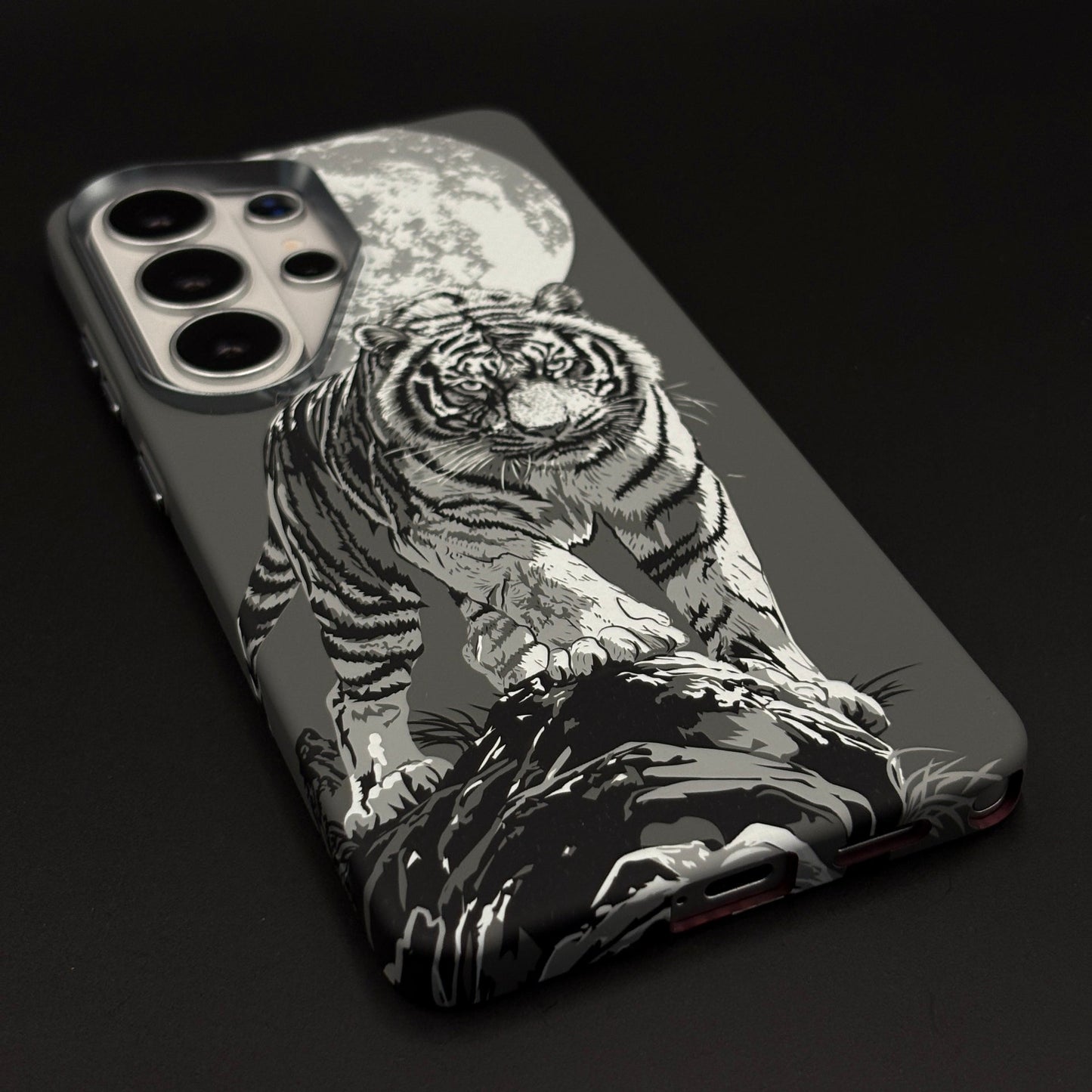 Moonlit Tiger Carbon Fibre Hidden MagSafe Mobile Case Cover for Samsung Galaxy S26 Ultra
