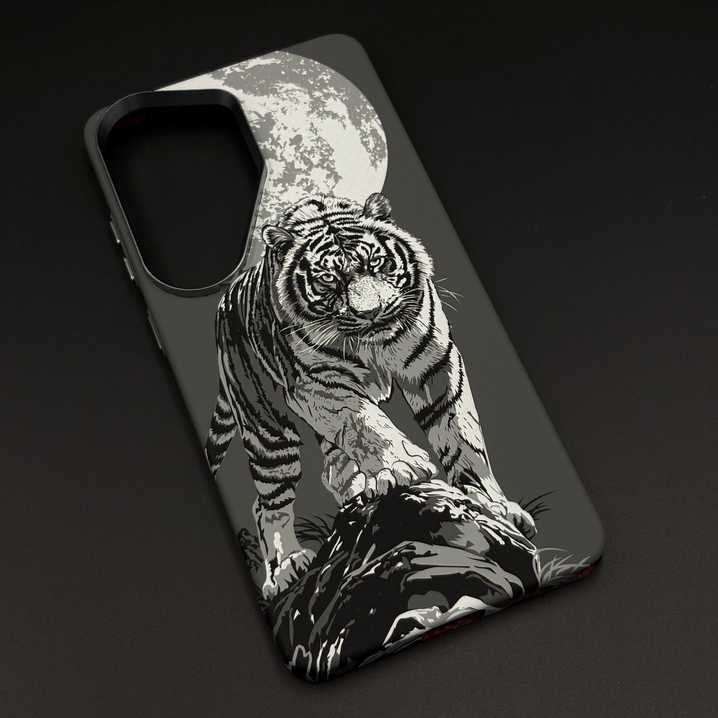 Moonlit Tiger Carbon Fibre Hidden MagSafe Mobile Case Cover for Samsung Galaxy S26 Ultra