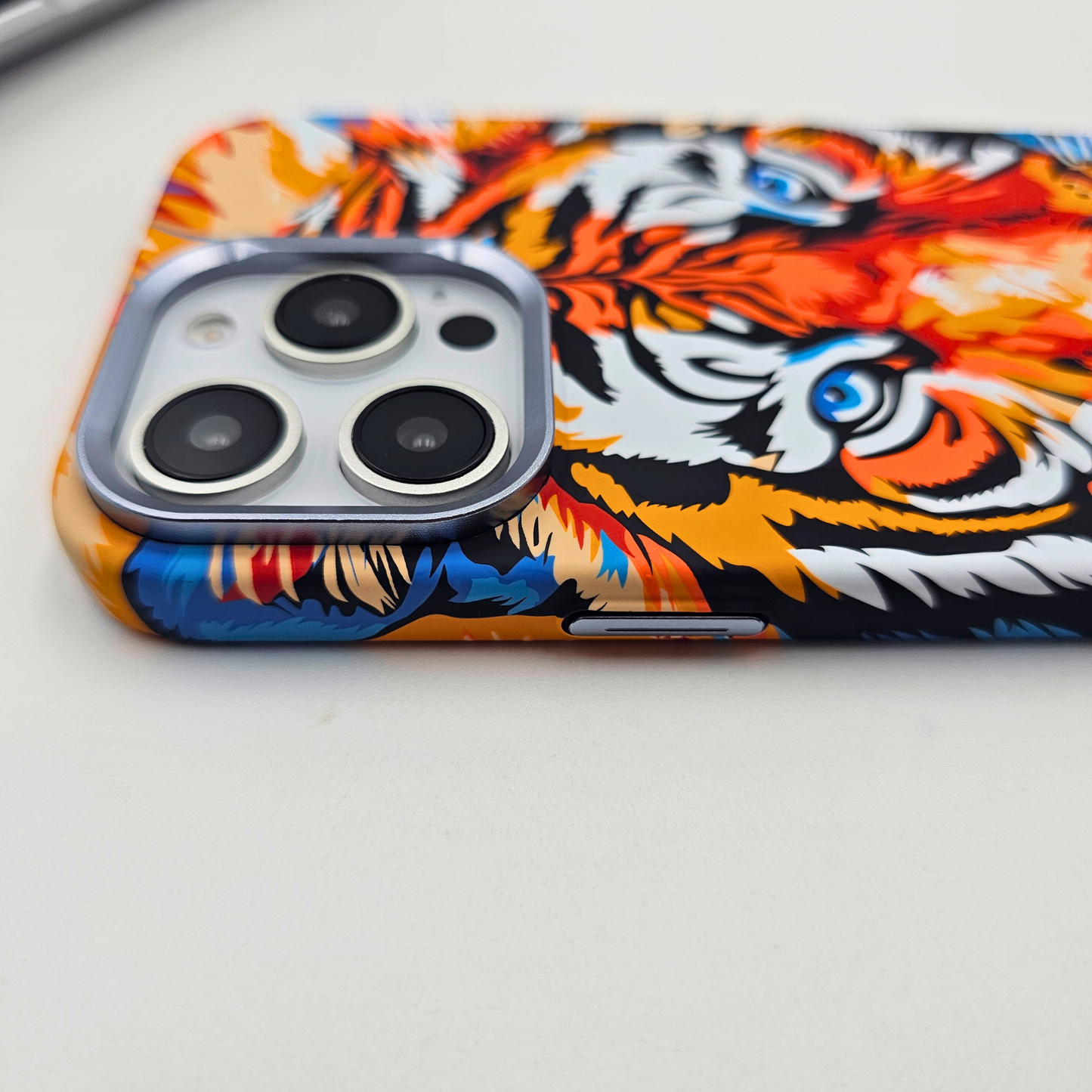 iPhone Series Tiger Premium Slim Case | Rare Aramid Texture Finish | Real Carbon Fibre Feel | Hidden MagSafe