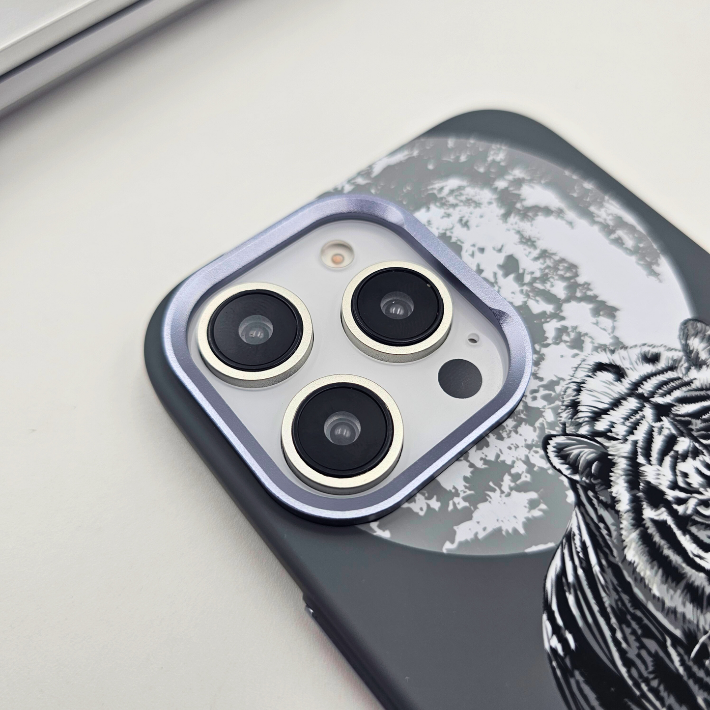 iPhone Series Tiger Grey Premium Slim Case | Rare Aramid Texture Finish | Real Carbon Fibre Feel | Hidden MagSafe