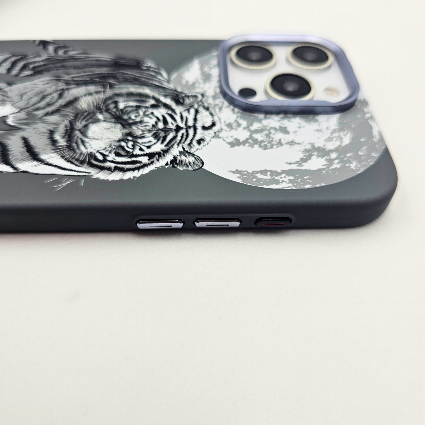 iPhone Series Tiger Grey Premium Slim Case | Rare Aramid Texture Finish | Real Carbon Fibre Feel | Hidden MagSafe