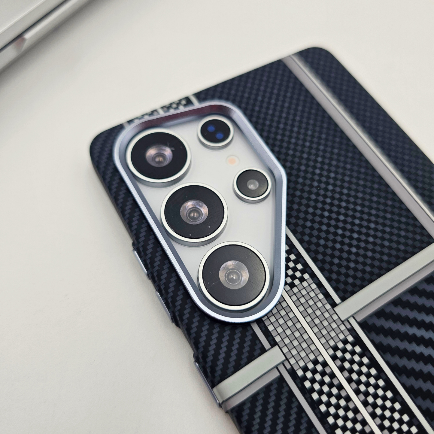 Samsung Galaxy S24 Ultra Striped Black Premium Slim Case | Rare Aramid Texture Finish | Real Carbon Fibre Feel | Hidden MagSafe