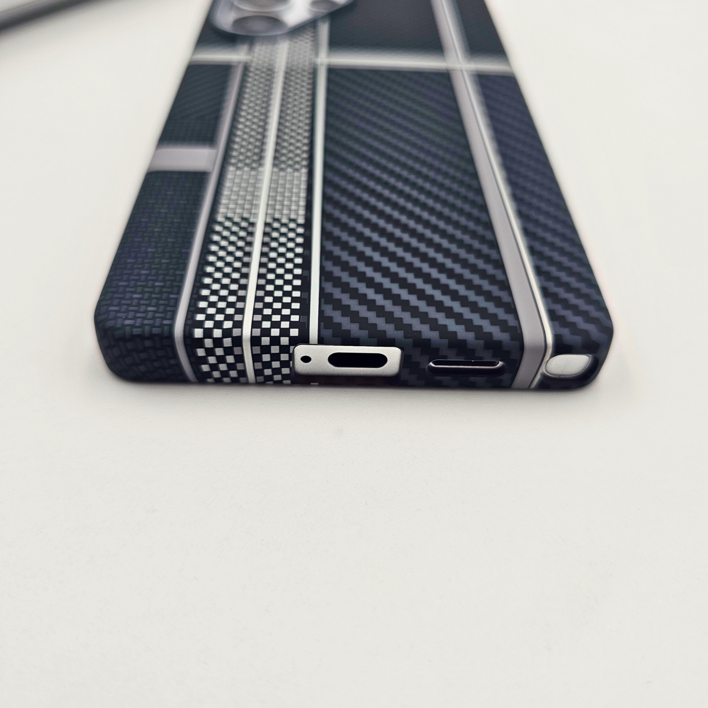 Samsung Galaxy S24 Ultra Striped Black Premium Slim Case | Rare Aramid Texture Finish | Real Carbon Fibre Feel | Hidden MagSafe