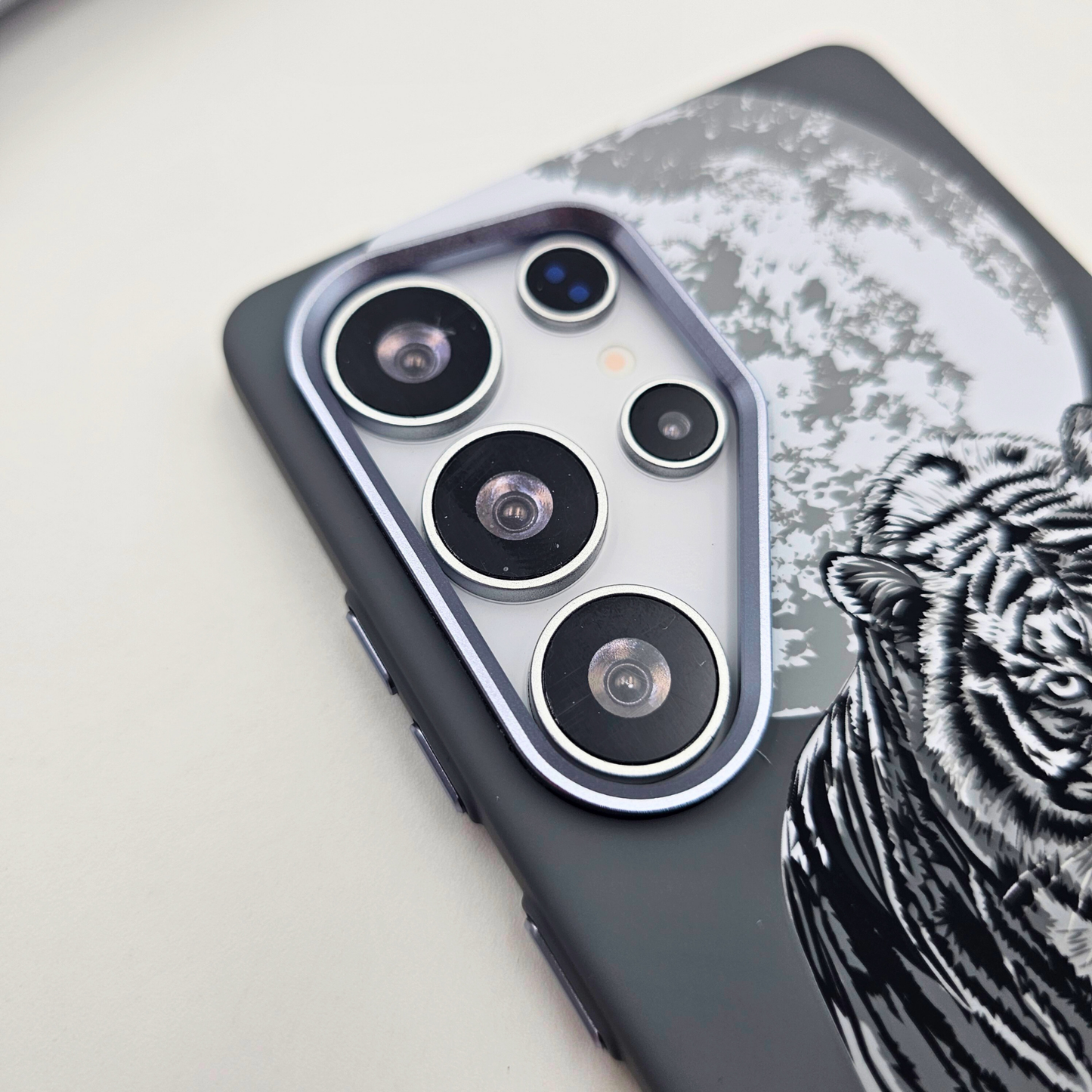 Samsung Galaxy S24 Ultra Tiger Grey Premium Slim Case | Rare Aramid Texture Finish | Real Carbon Fibre Feel | Hidden MagSafe