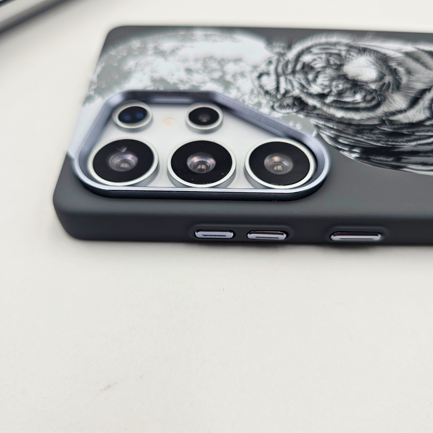 Samsung Galaxy S24 Ultra Tiger Grey Premium Slim Case | Rare Aramid Texture Finish | Real Carbon Fibre Feel | Hidden MagSafe