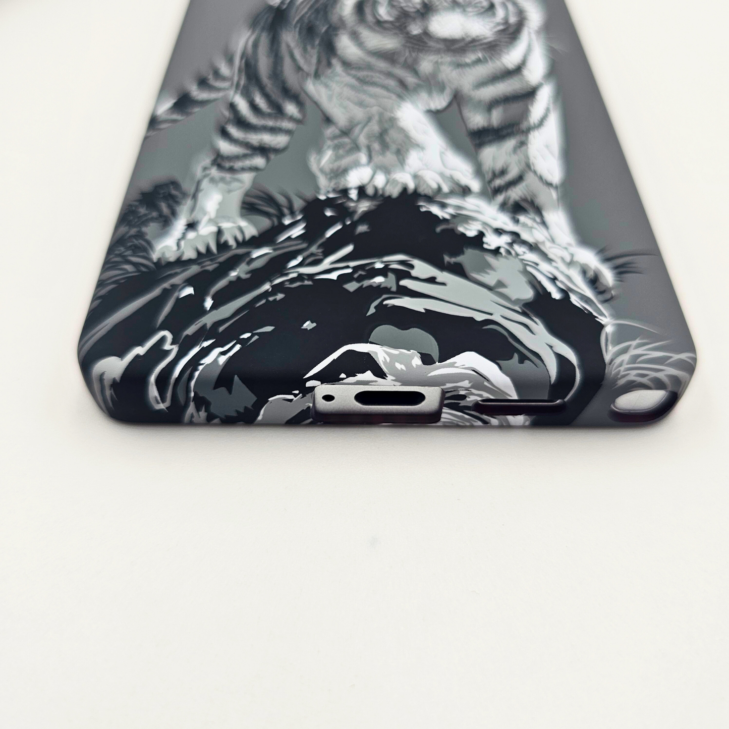 Samsung Galaxy S24 Ultra Tiger Grey Premium Slim Case | Rare Aramid Texture Finish | Real Carbon Fibre Feel | Hidden MagSafe