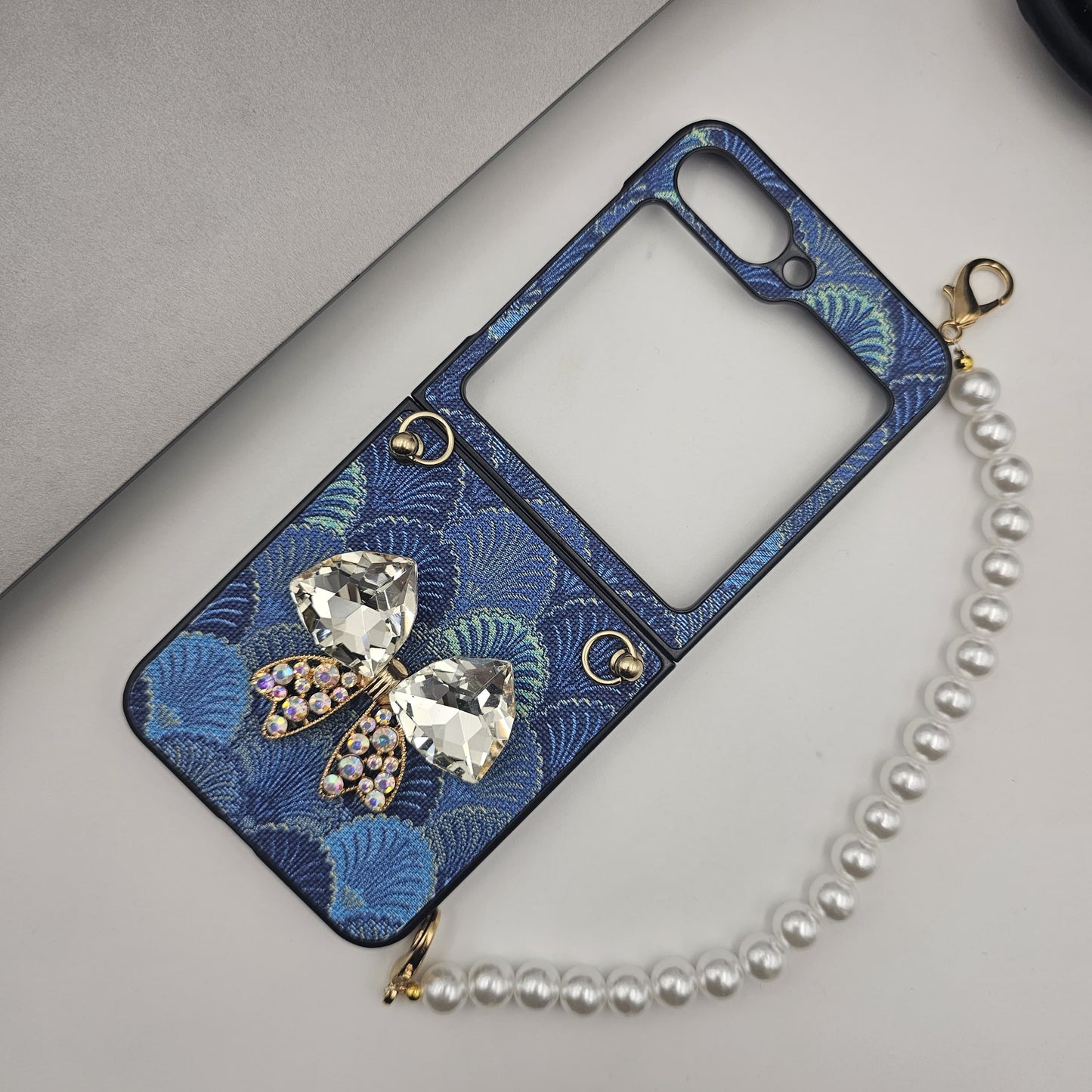 Samsung Galaxy Z Flip 6 Sea Shell Pattern Bow Diamond Pearl Strap Holder Case