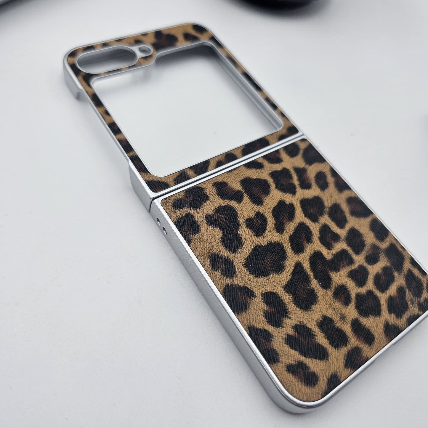 Samsung Galaxy Z Flip 6 Leopard Print Design Case