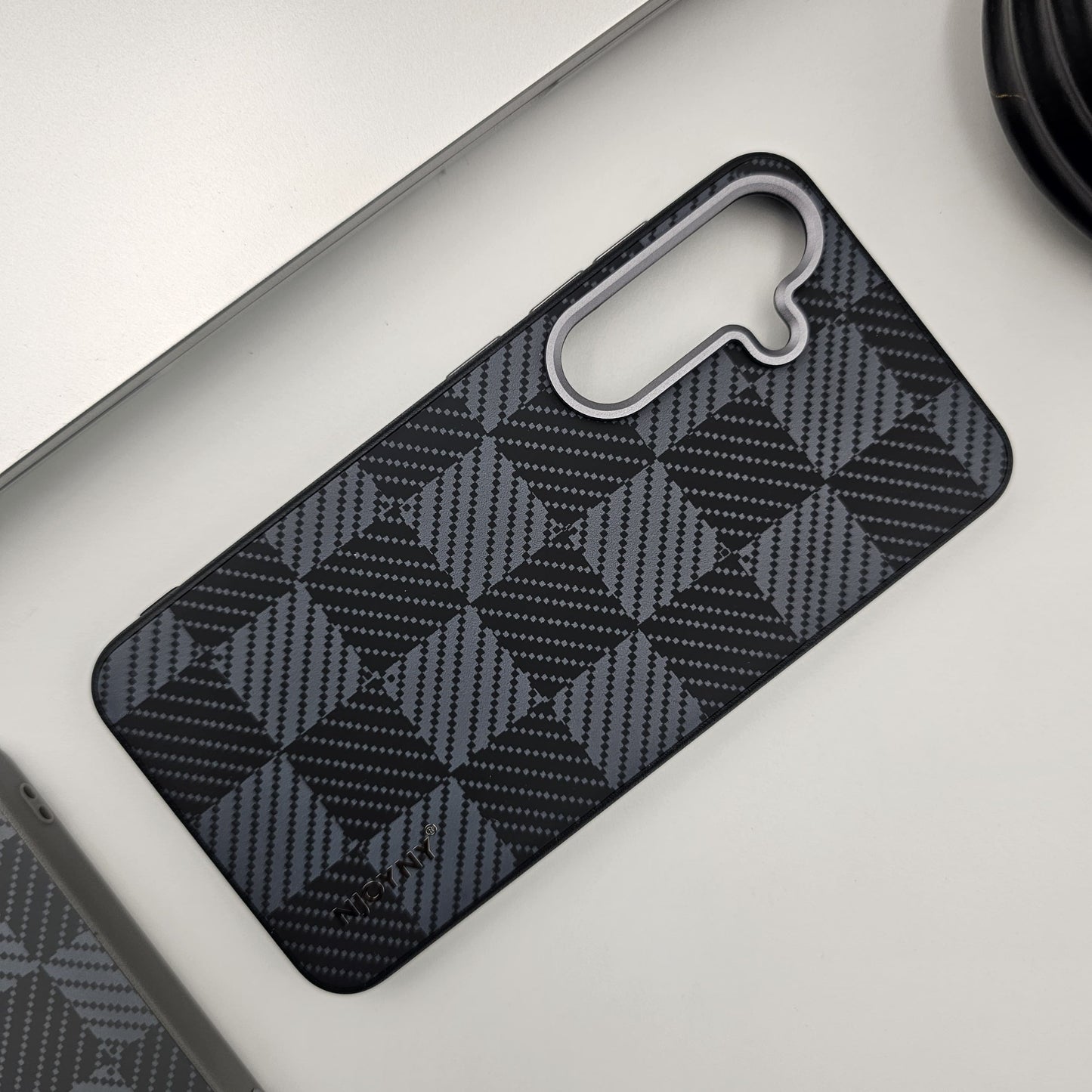 Samsung Galaxy S25 Carbon Fibre Checks Pattern Slim Case